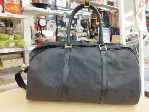 ボストンバッグのトラベルバッグ