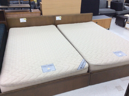 中古家具のベッド