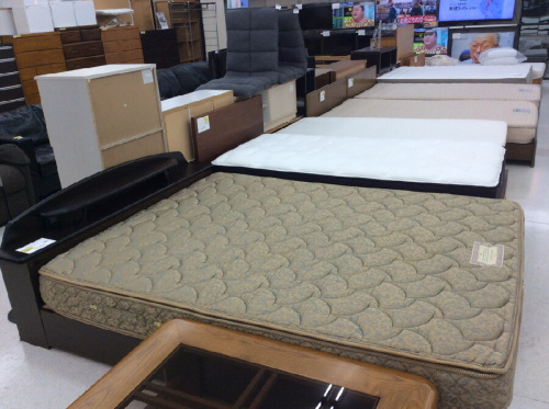 中古家具のベッド