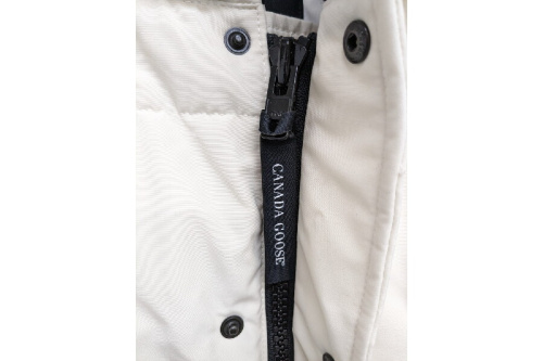 ダウンのダウンベスト