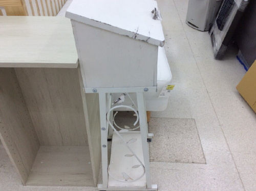 アンティーク調の木製ポスト