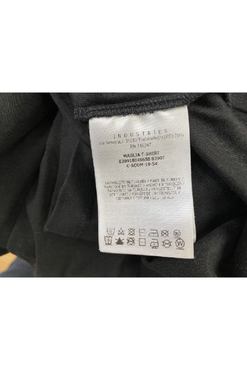 中古衣料のTシャツ