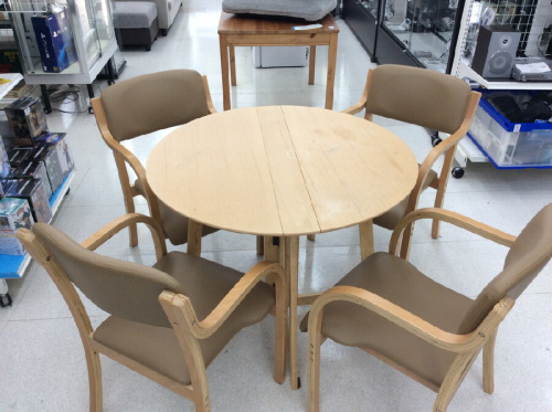 家具のダイニングテーブル
