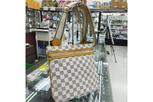 バッグのショルダーバッグ