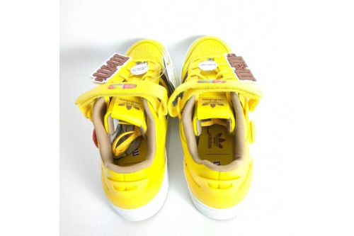 アディダス（adidas）
