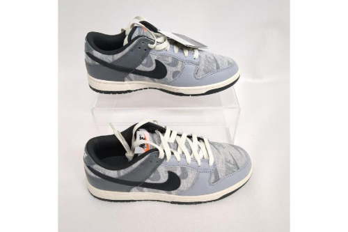 ナイキ(NIKE)のDUNK LOW