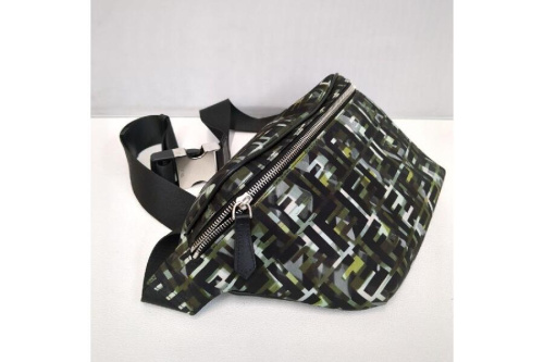 ウエストポーチのフェンディ（FENDI）