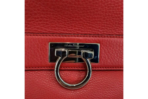 ショルダーバッグのサルヴァトーレフェラガモ（Salvatore Ferragamo）
