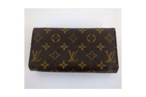 長財布のルイ・ ヴィトン（LOUIS VUITTON）