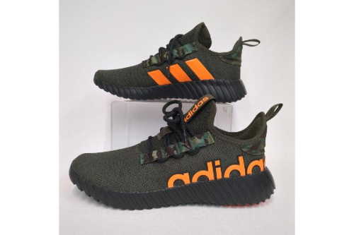 アディダス（adidas）のランニングシューズ