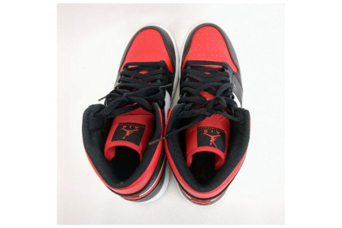 ナイキ(NIKE)のエアジョーダン1