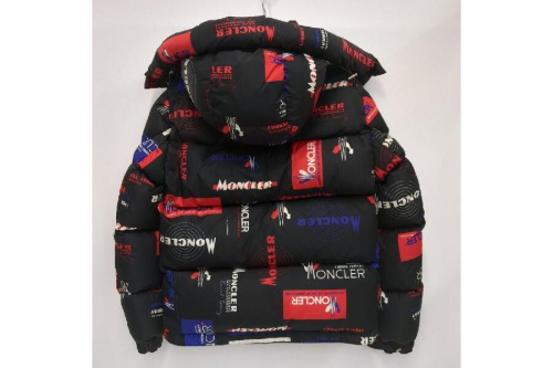 ダウンジャケットのモンクレール（Moncler）