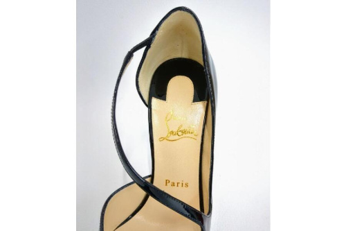 クリスチャンルブタン(Christian Loubouti)のパテントパンプス