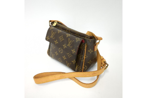 バッグのショルダーバッグ