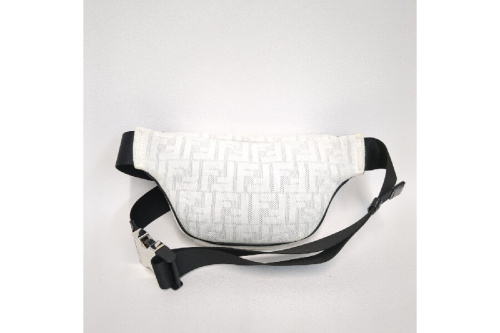 ウエストポーチ