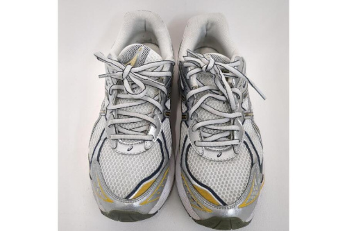 スニーカーのアシックス（asics）