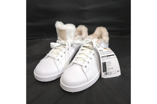 シューズ・靴のスニーカー