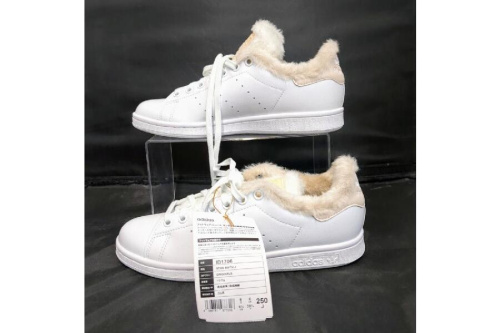 アディダス（adidas）のスタンスミス J(STAN SMITH J)