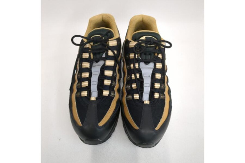 スニーカーのナイキ（NIKE）