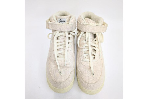 スニーカーのナイキ（NIKE）