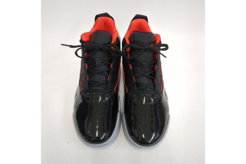 スニーカーのナイキ（NIKE）