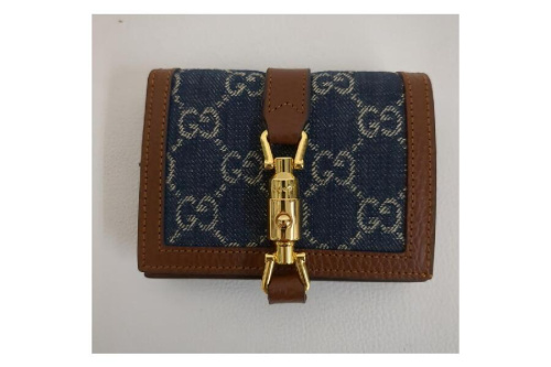 財布の2つ折り財布