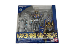 S.H.Figuartsの仮面ライダーナイトサバイブ 