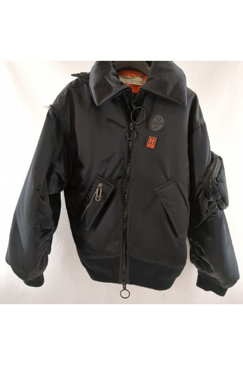 ジャケットのOFF-WHITE