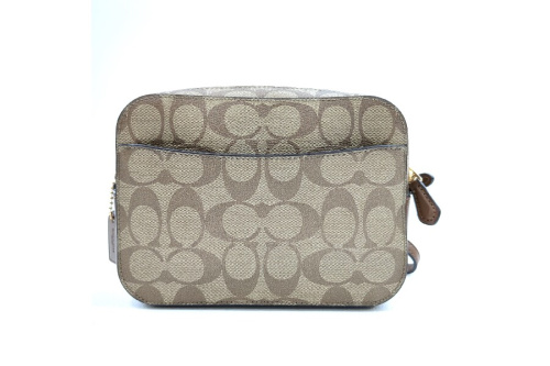 ショルダーバッグのコーチ（COACH）