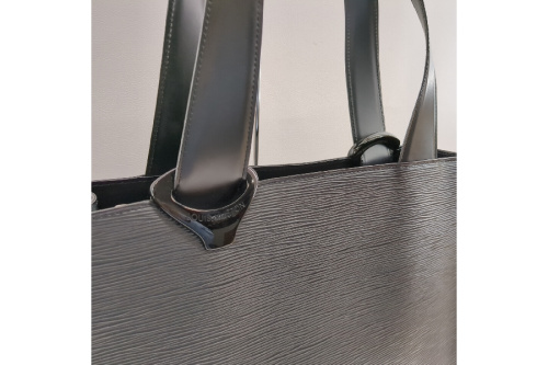 ルイ・ ヴィトン（LOUIS VUITTON）