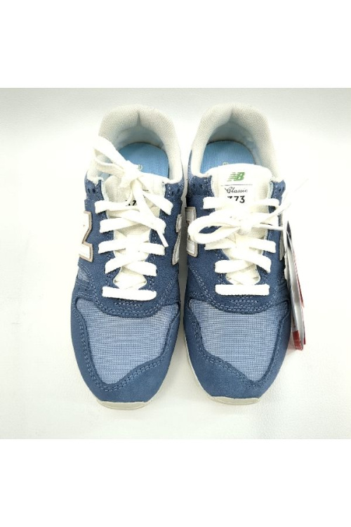 スニーカーのニューバランス（New Balance）