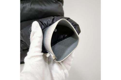 モンクレール（Moncler）のAVRIEUX