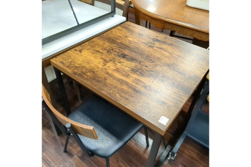家具のダイニングテーブル