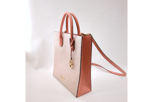 トートバッグのマイケル・コース（MICHAEL KORS）