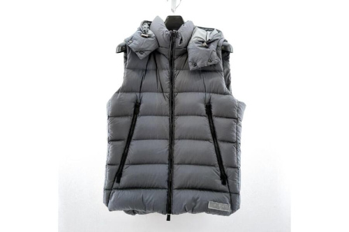 ファッションのダウンベスト