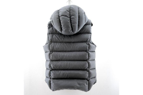 ダウンベストのタトラス（TATRAS）