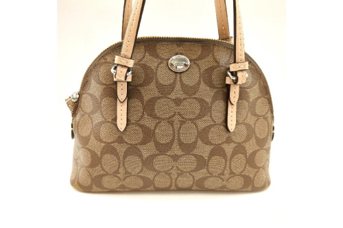 ショルダーバッグのコーチ(COACH)