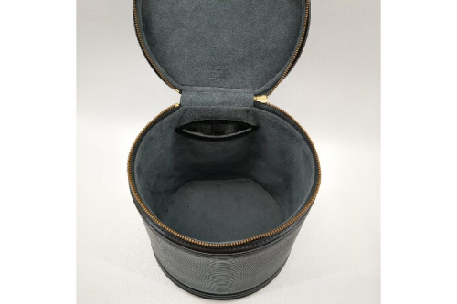 ルイ・ ヴィトン（LOUIS VUITTON）