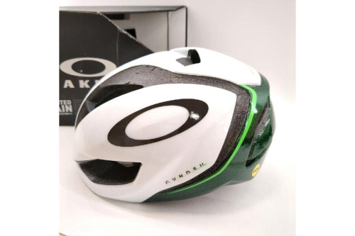 自転車の自転車ヘルメット