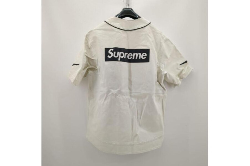 トップスのシュプリーム(Supreme)