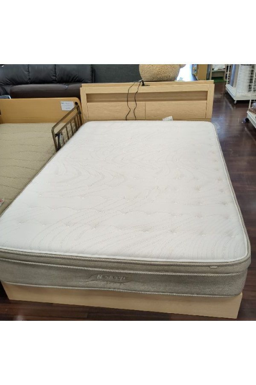 家具のベッド