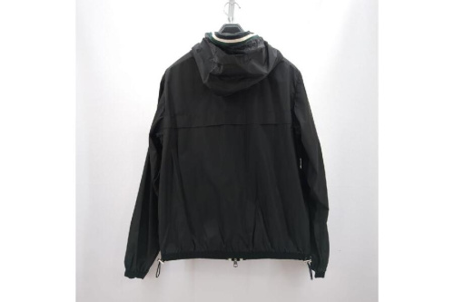 ジャケットのモンクレール（Moncler）