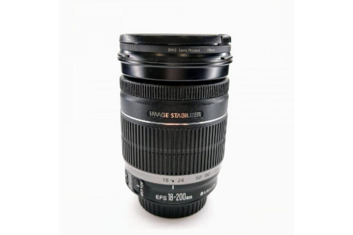ズームレンズのEF-S18-200mm F3.5-5.6 IS
