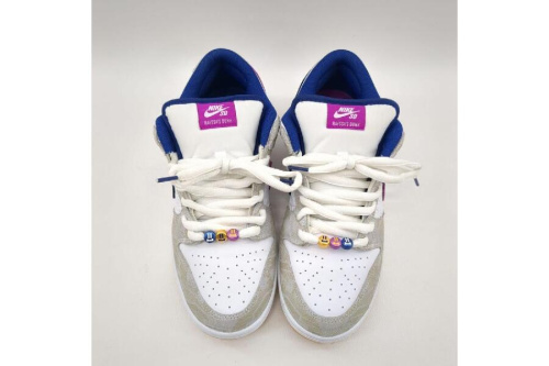 スニーカーのナイキ（NIKE）