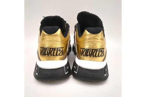 ヴェルサーチェ(VERSACE)のトライグレカローカットスニーカー