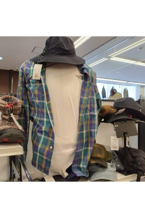 ファッションのTシャツ