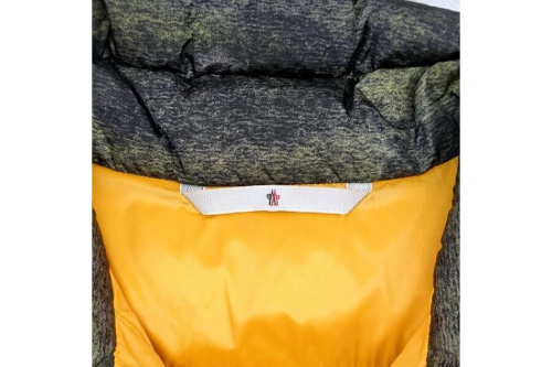 メンズのカモフラージュ柄