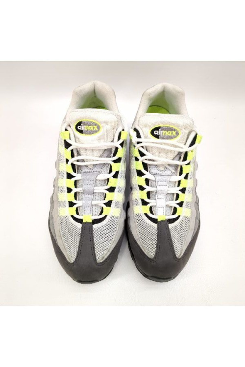 スニーカーのナイキ（NIKE）