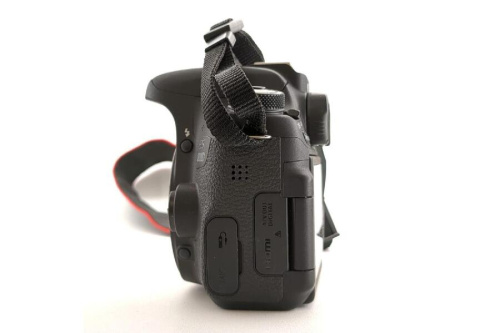 EOS 8000D