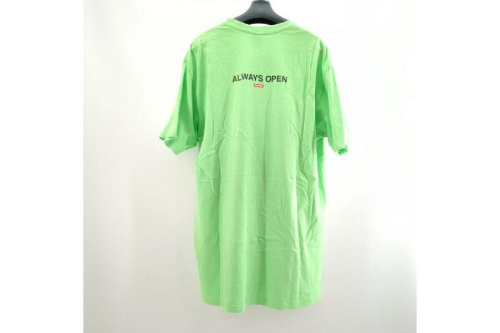 Tシャツのシュプリーム（Supreme）